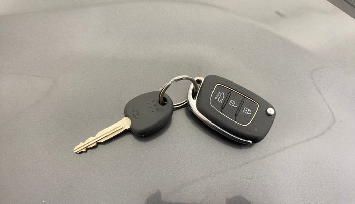 2021 Hyundai AURA S 1.2 CNG, CNG, Manual, 36,554 km, Key Close Up