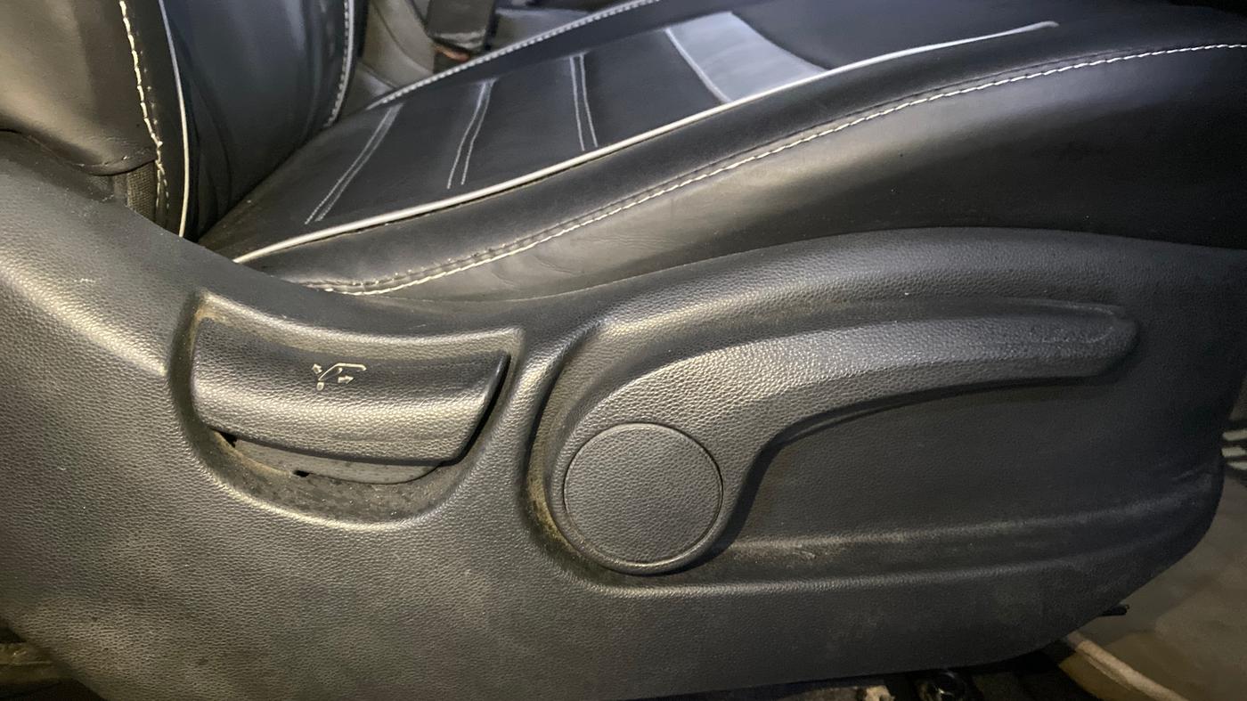 2015 Hyundai Creta SX PLUS 1.6 PETROL, Petrol, Manual, 95,740 km, Driver Side Adjustment Panel