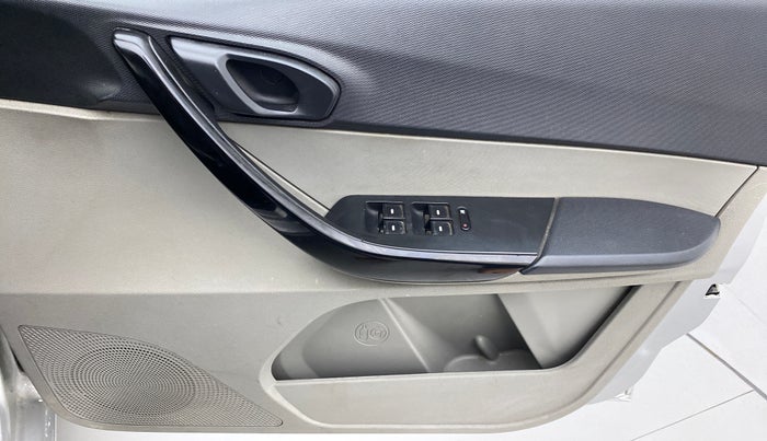 2016 Tata Tiago XM 1.2 REVOTRON, Petrol, Manual, 59,127 km, Driver Side Door Panels Control