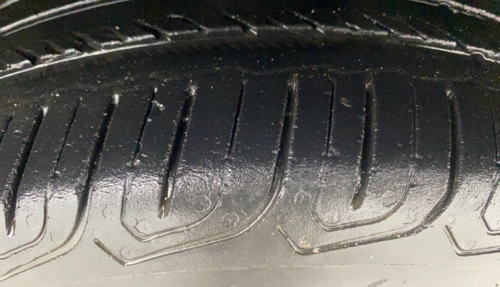2017 Volkswagen Vento 1.2 TSI HIGHLINE PLUS AT, Petrol, Automatic, 60,533 km, Right Front Tyre Tread