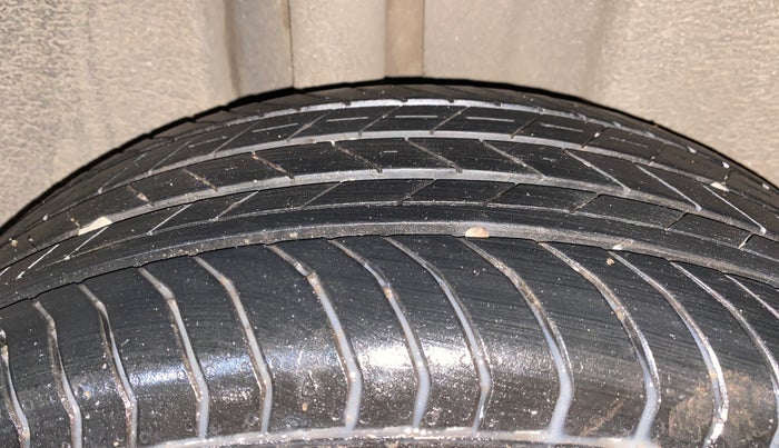 2023 Skoda KUSHAQ AMBITION 1.0L TSI AT, Petrol, Automatic, 17,895 km, Right Rear Tyre Tread