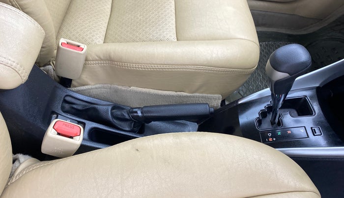 2018 Toyota YARIS G CVT, Petrol, Automatic, 46,840 km, Gear Lever