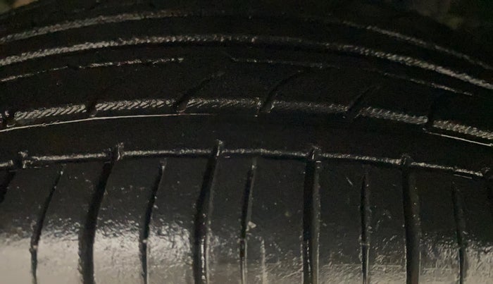 2017 Ford New Figo TITANIUM1.5 DIESEL, Diesel, Manual, 89,943 km, Left Front Tyre Tread