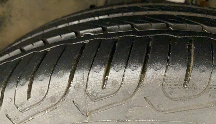 2013 Honda Brio VX MT, Petrol, Manual, 25,516 km, Right Front Tyre Tread
