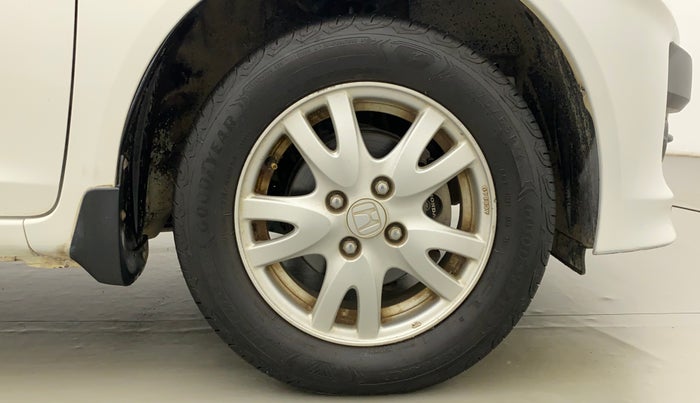 2013 Honda Brio VX MT, Petrol, Manual, 25,516 km, Right Front Wheel