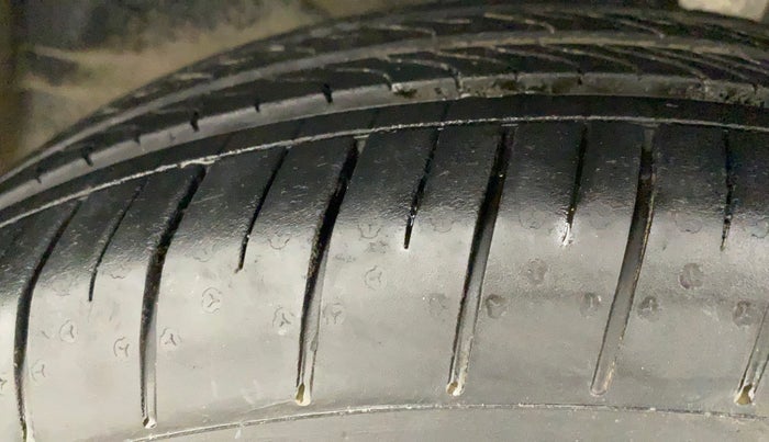 2013 Honda Brio VX MT, Petrol, Manual, 25,516 km, Left Front Tyre Tread