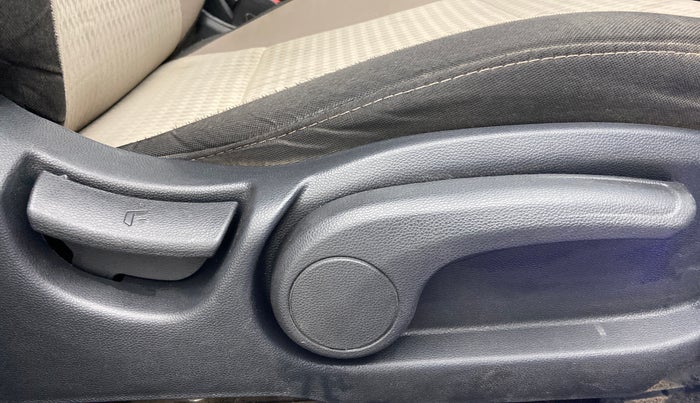 2018 Hyundai Elite i20 ASTA 1.2 (O), Petrol, Manual, 49,241 km, Driver Side Adjustment Panel