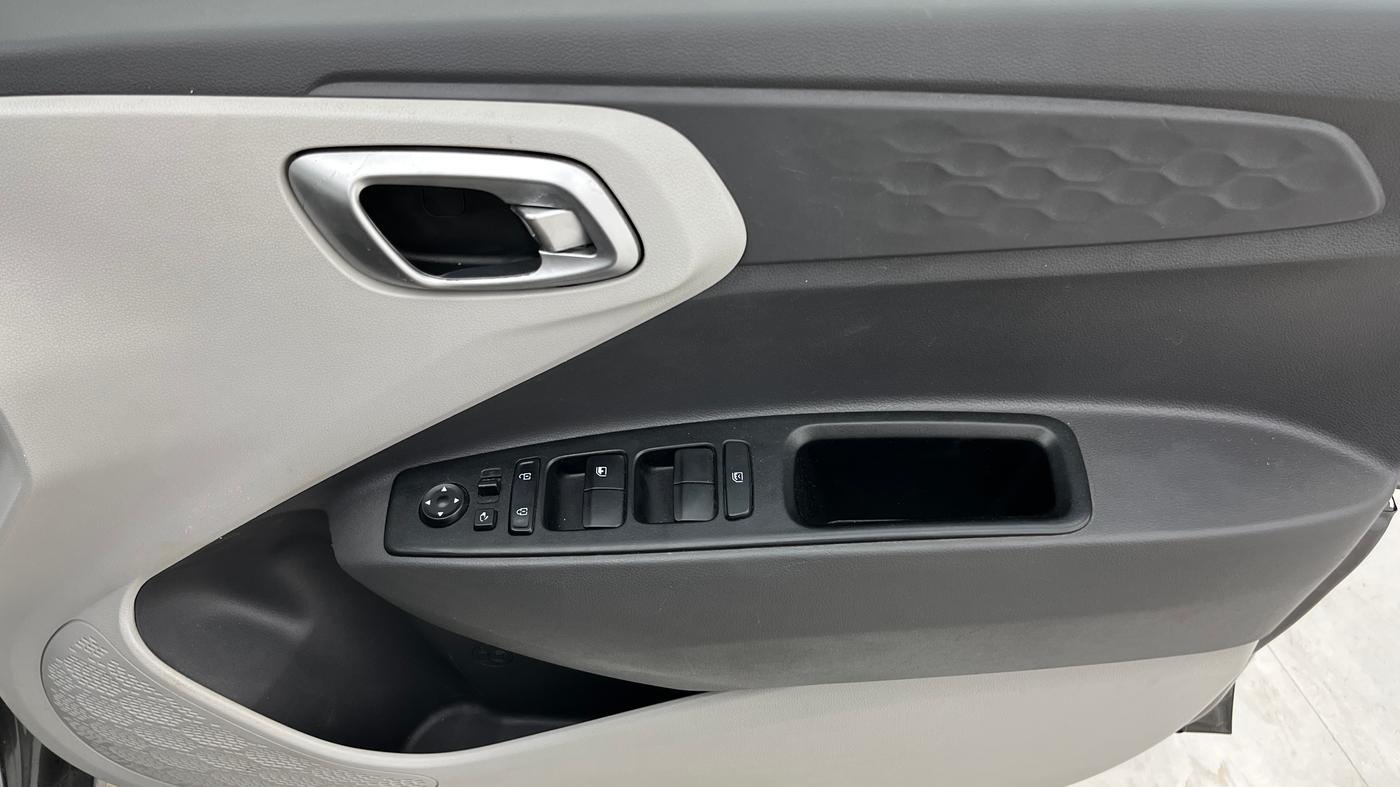 2019 Hyundai GRAND I10 NIOS SPORTZ U2 AMT 1.2 CRDI, Diesel, Automatic, 1,10,258 km, Driver Side Door Panels Control