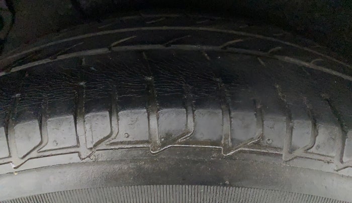 2017 Hyundai Verna FLUIDIC 1.4 VTVT, Petrol, Manual, 48,231 km, Right Front Tyre Tread