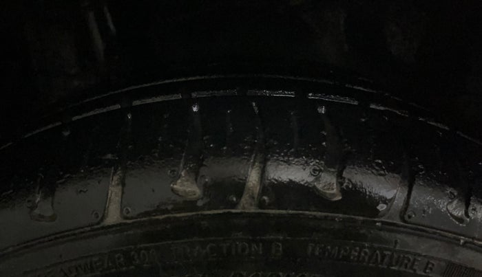 2014 Honda Amaze 1.2L I-VTEC VX AT, Petrol, Automatic, 35,127 km, Right Rear Tyre Tread