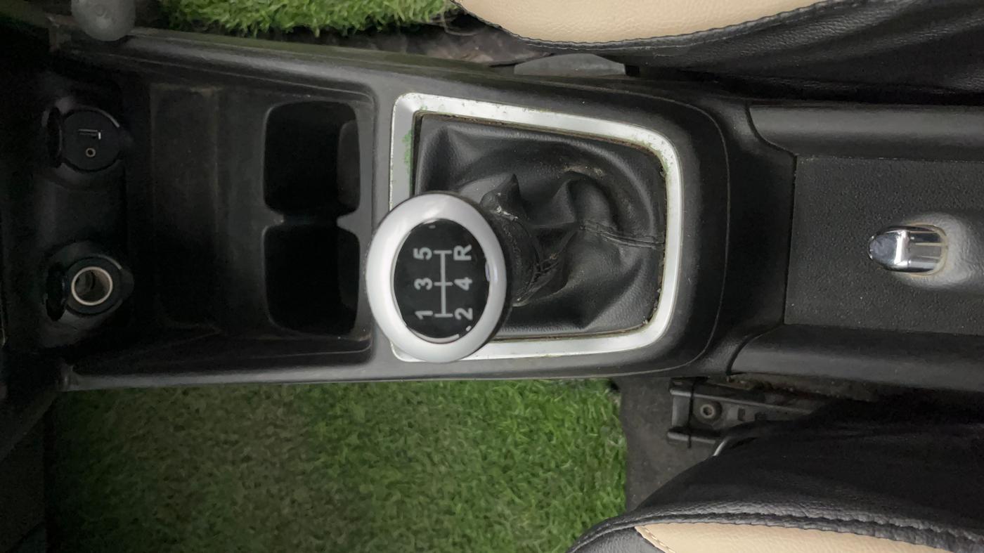 2019 Maruti Swift VXI, Petrol, Manual, 50,240 km, Gear Lever