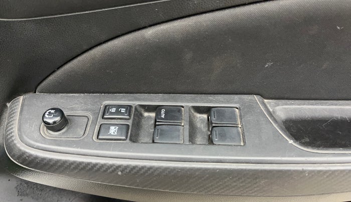 2019 Maruti Swift VXI, Petrol, Manual, 50,139 km, Driver Side Door Panels Control