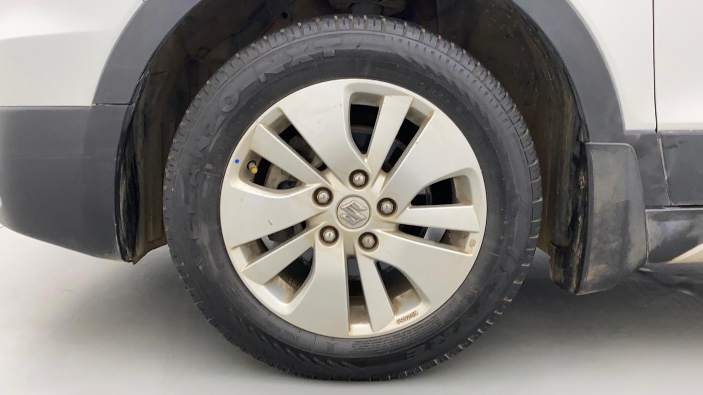 2015 Maruti S Cross ZETA 1.3, Diesel, Manual, 46,074 km, Left Front Wheel