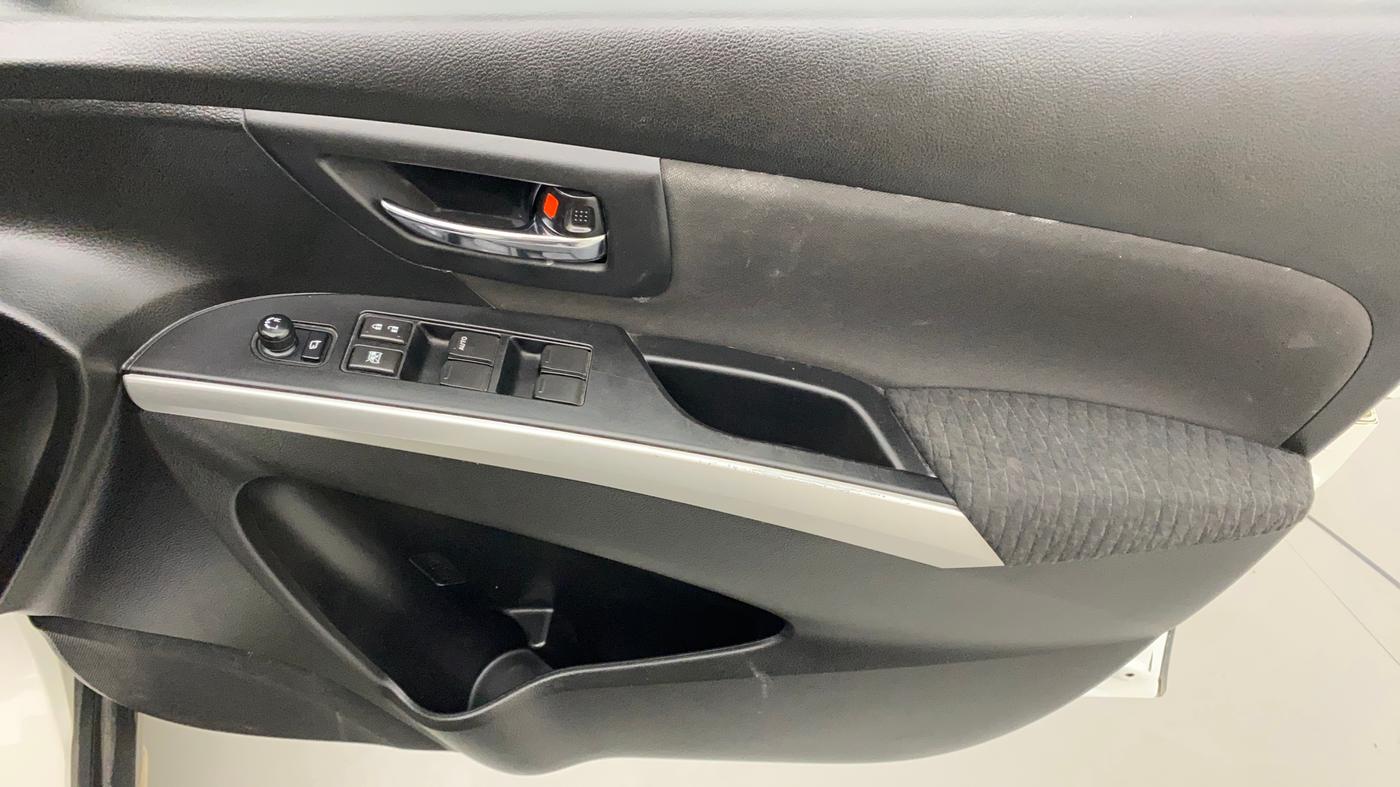2015 Maruti S Cross ZETA 1.3, Diesel, Manual, 46,074 km, Driver Side Door Panels Control
