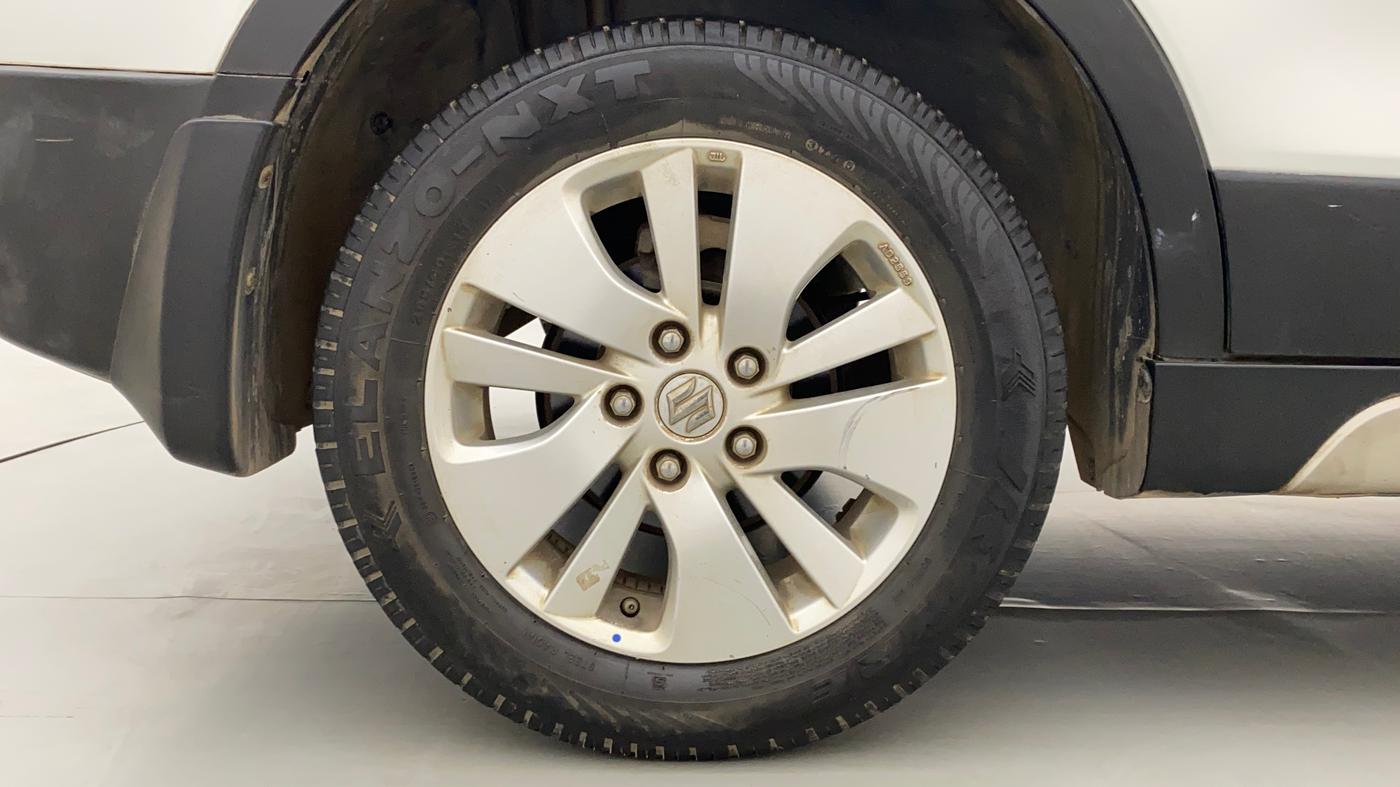 2015 Maruti S Cross ZETA 1.3, Diesel, Manual, 46,074 km, Right Rear Wheel