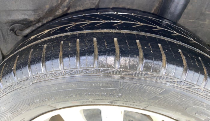 2015 Honda Brio VX MT, Petrol, Manual, 34,031 km, Left Rear Tyre Tread