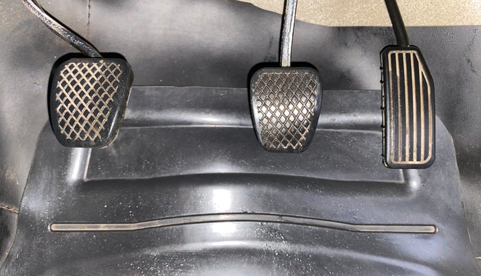 2015 Honda Brio VX MT, Petrol, Manual, 34,031 km, Pedals