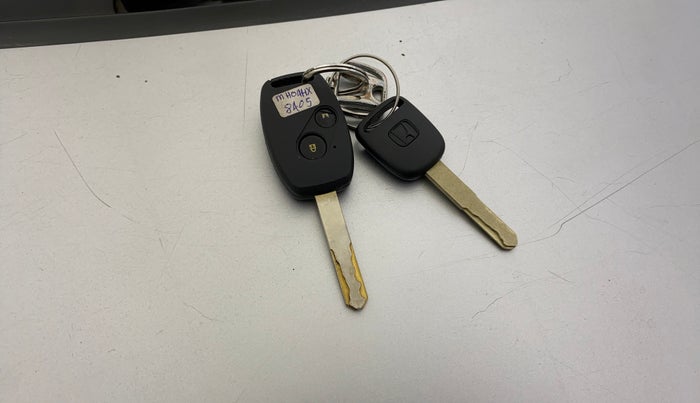 2015 Honda Brio VX MT, Petrol, Manual, 34,031 km, Key Close Up