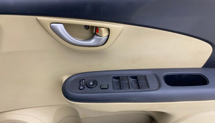 2015 Honda Brio VX MT, Petrol, Manual, 34,031 km, Driver Side Door Panels Control