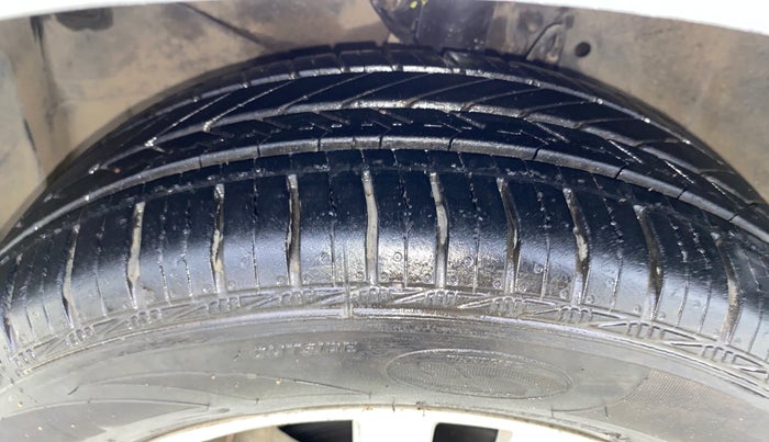 2015 Honda Brio VX MT, Petrol, Manual, 34,031 km, Left Front Tyre Tread