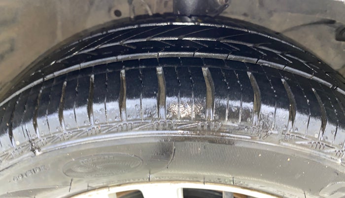 2015 Honda Brio VX MT, Petrol, Manual, 34,031 km, Right Front Tyre Tread