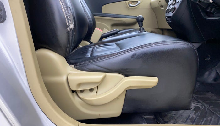 2015 Honda Brio VX MT, Petrol, Manual, 34,031 km, Driver Side Adjustment Panel