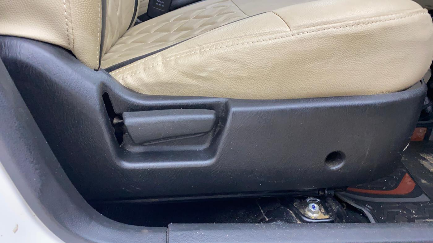 2023 Maruti Alto LXI O, Petrol, Manual, 22,764 km, Driver Side Adjustment Panel