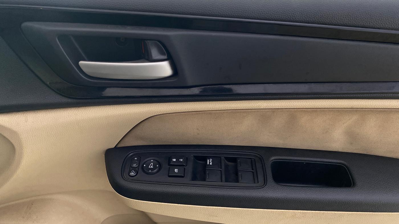 2019 Honda Amaze 1.2L I-VTEC V CVT, Petrol, Automatic, 62,038 km, Driver Side Door Panels Control