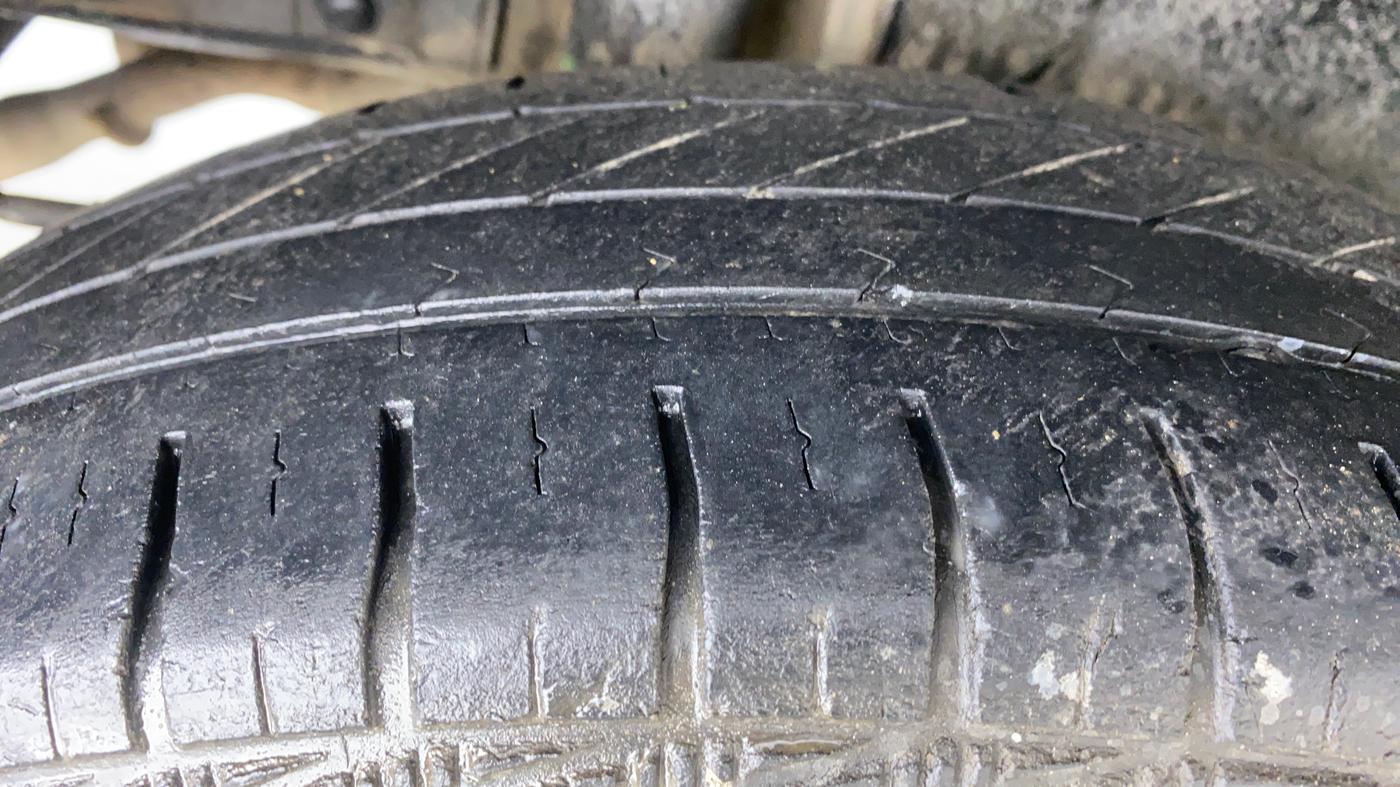 2014 Maruti Swift VXI D, Petrol, Manual, 78,822 km, Right Rear Tyre Tread