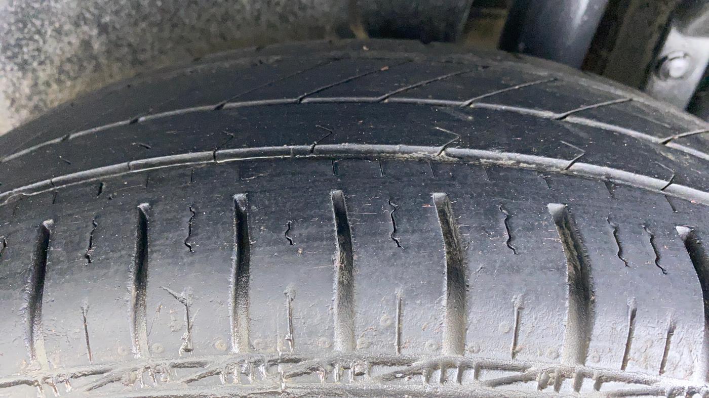 2014 Maruti Swift VXI D, Petrol, Manual, 78,822 km, Left Rear Tyre Tread