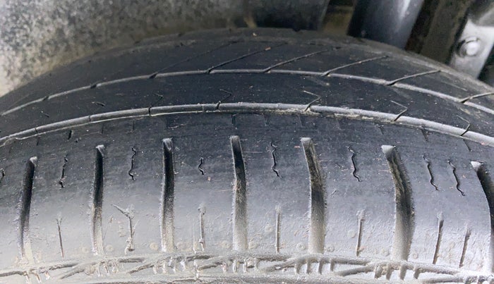 2014 Maruti Swift VXI D, Petrol, Manual, 78,822 km, Left Rear Tyre Tread