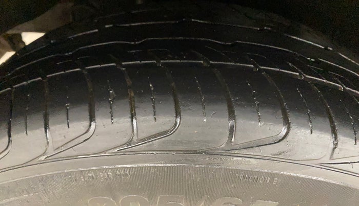 2017 Hyundai Creta S 1.4 DIESEL, Diesel, Manual, 1,16,678 km, Right Rear Tyre Tread