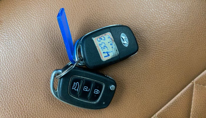 2017 Hyundai Creta S 1.4 DIESEL, Diesel, Manual, 1,16,678 km, Key Close Up