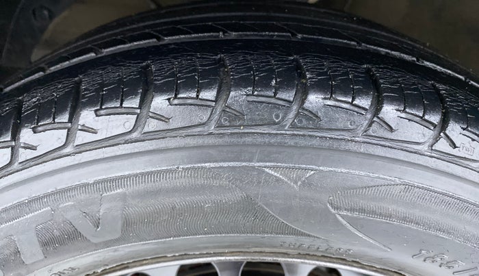 2015 Maruti Baleno DELTA 1.2 K12, Petrol, Manual, 62,800 km, Left Front Tyre Tread