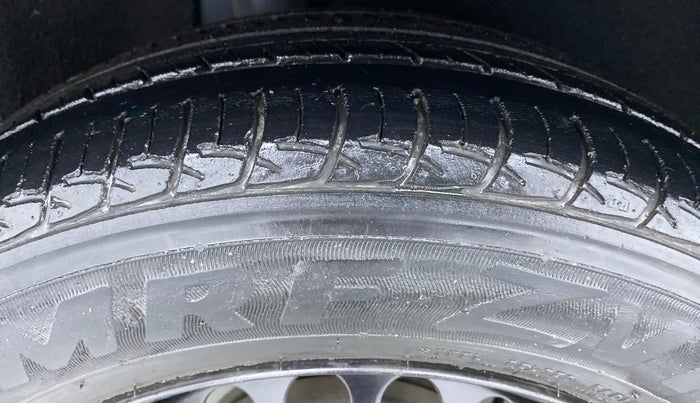 2015 Maruti Baleno DELTA 1.2 K12, Petrol, Manual, 62,800 km, Right Rear Tyre Tread