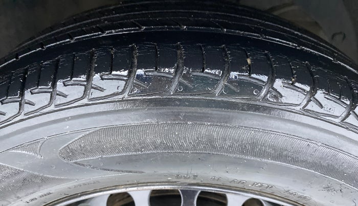 2015 Maruti Baleno DELTA 1.2 K12, Petrol, Manual, 62,800 km, Right Front Tyre Tread