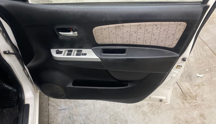 2016 Maruti Wagon R 1.0 VXI OPT, Petrol, Manual, 89,302 km, Driver Side Door Panels Control