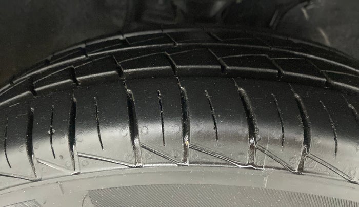 2021 Maruti Alto VXI, Petrol, Manual, 2,302 km, Right Front Tyre Tread