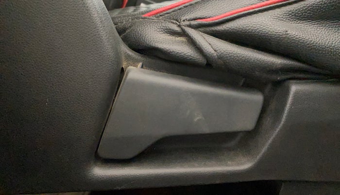 2022 Renault Kiger RXE MT, Petrol, Manual, 46,358 km, Driver Side Adjustment Panel