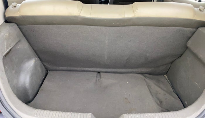 2014 Hyundai i10 MAGNA 1.1, Petrol, Manual, 32,281 km, Boot Inside