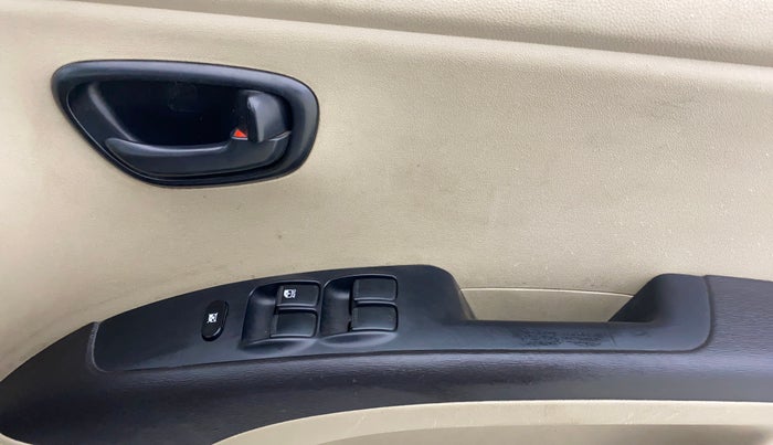 2014 Hyundai i10 MAGNA 1.1, Petrol, Manual, 32,281 km, Driver Side Door Panels Control