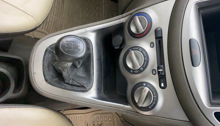 2014 Hyundai i10 MAGNA 1.1, Petrol, Manual, 32,281 km, Gear Lever