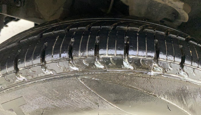 2014 Hyundai i10 MAGNA 1.1, Petrol, Manual, 32,281 km, Left Front Tyre Tread