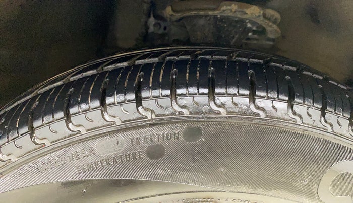 2014 Hyundai i10 MAGNA 1.1, Petrol, Manual, 32,281 km, Right Front Tyre Tread