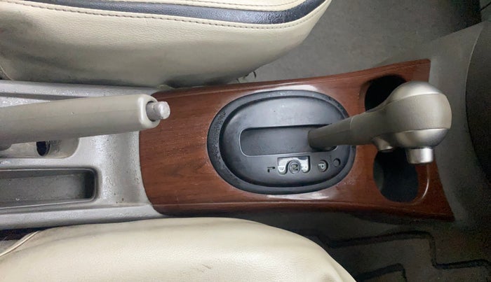 2013 Nissan Sunny XL CVT, Petrol, Automatic, 78,858 km, Gear Lever