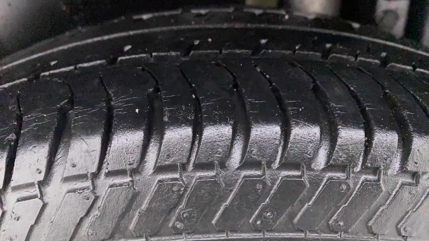 2012 Maruti Swift VDI, Diesel, Manual, 31,084 km, Left Rear Tyre Tread