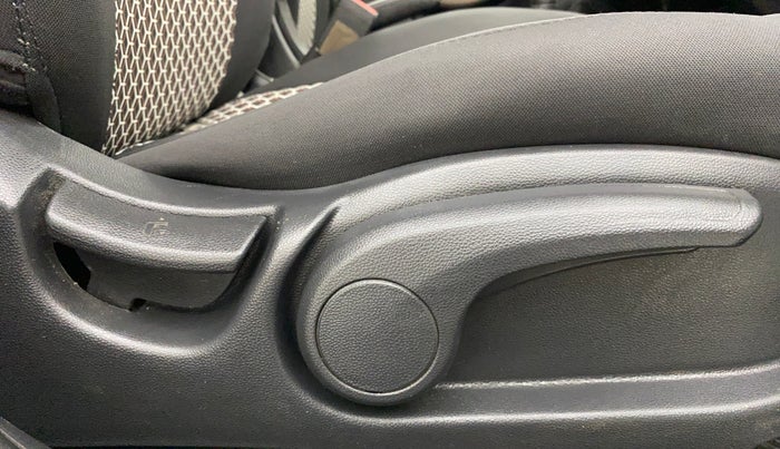 2019 Hyundai Elite i20 SPORTZ 1.2, Petrol, Manual, 1,36,388 km, Driver Side Adjustment Panel