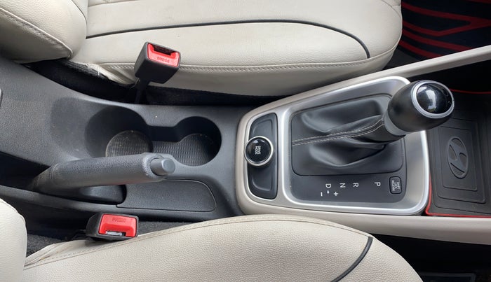 2024 Hyundai VENUE SX (O) 1.0 TURBO DCT DUAL TONE, Petrol, Automatic, 16,890 km, Gear Lever