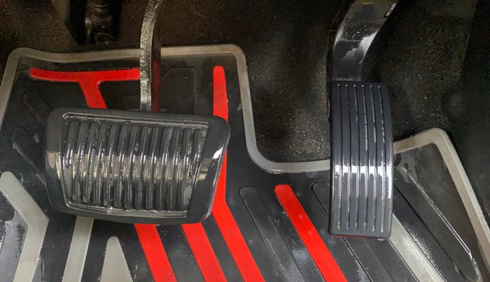 2024 Hyundai VENUE SX (O) 1.0 TURBO DCT DUAL TONE, Petrol, Automatic, 16,890 km, Pedals