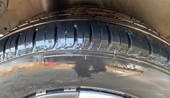 2024 Hyundai VENUE SX (O) 1.0 TURBO DCT DUAL TONE, Petrol, Automatic, 16,890 km, Right Rear Tyre Tread